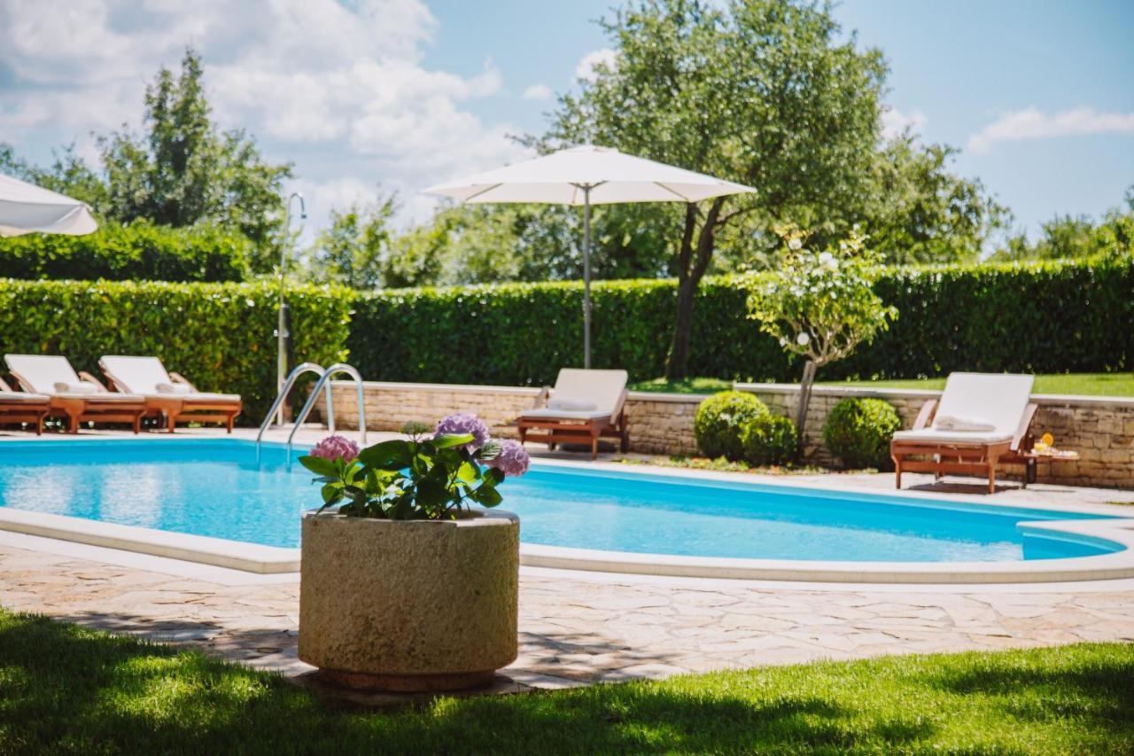 Villa Kringa Tinjan Exteriör bild
