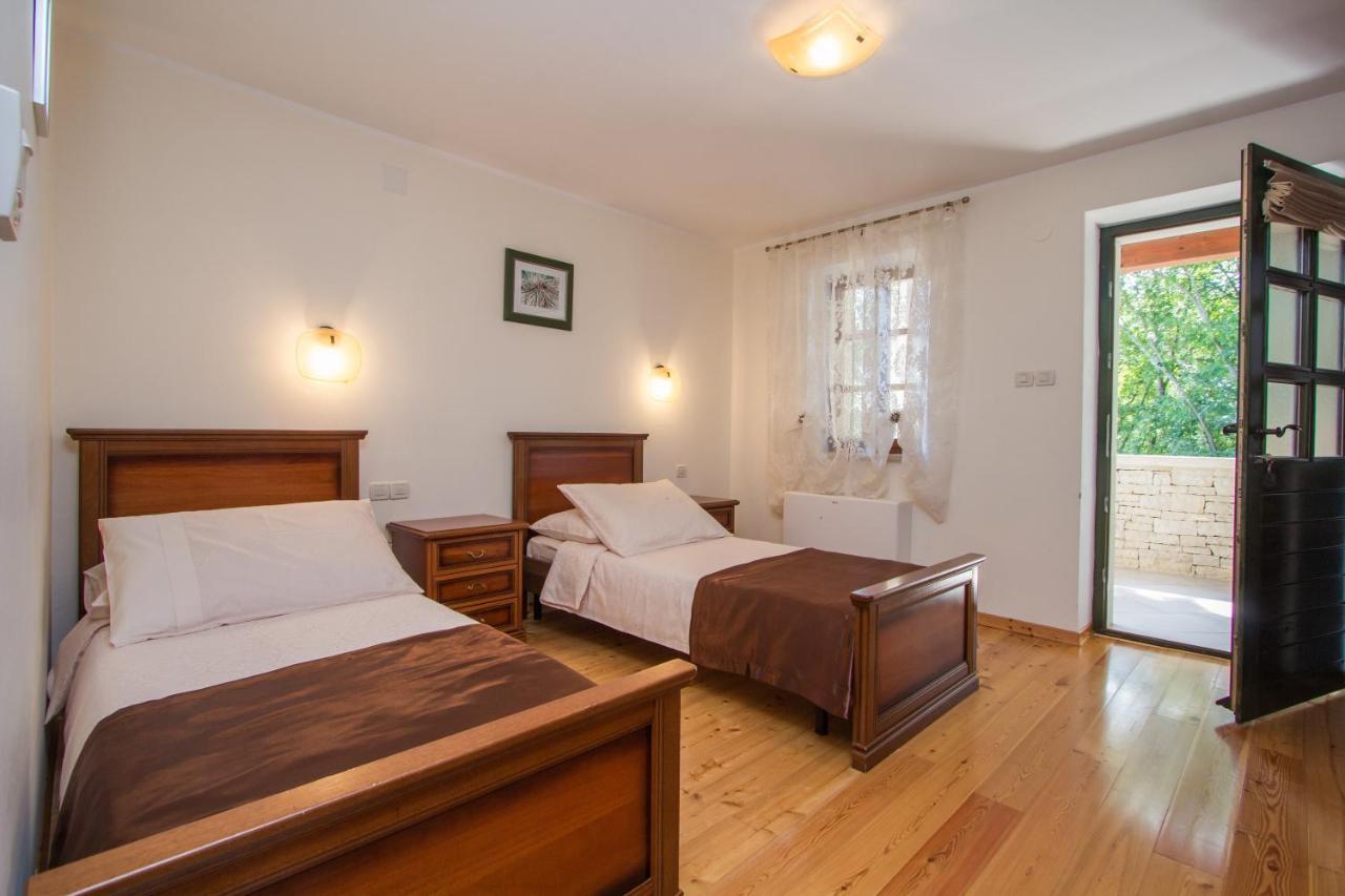 Villa Kringa Tinjan Exteriör bild