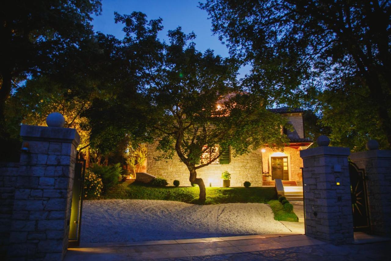 Villa Kringa Tinjan Exteriör bild