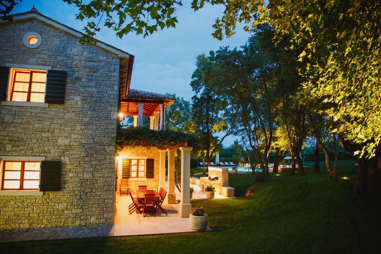 Villa Kringa Tinjan Exteriör bild