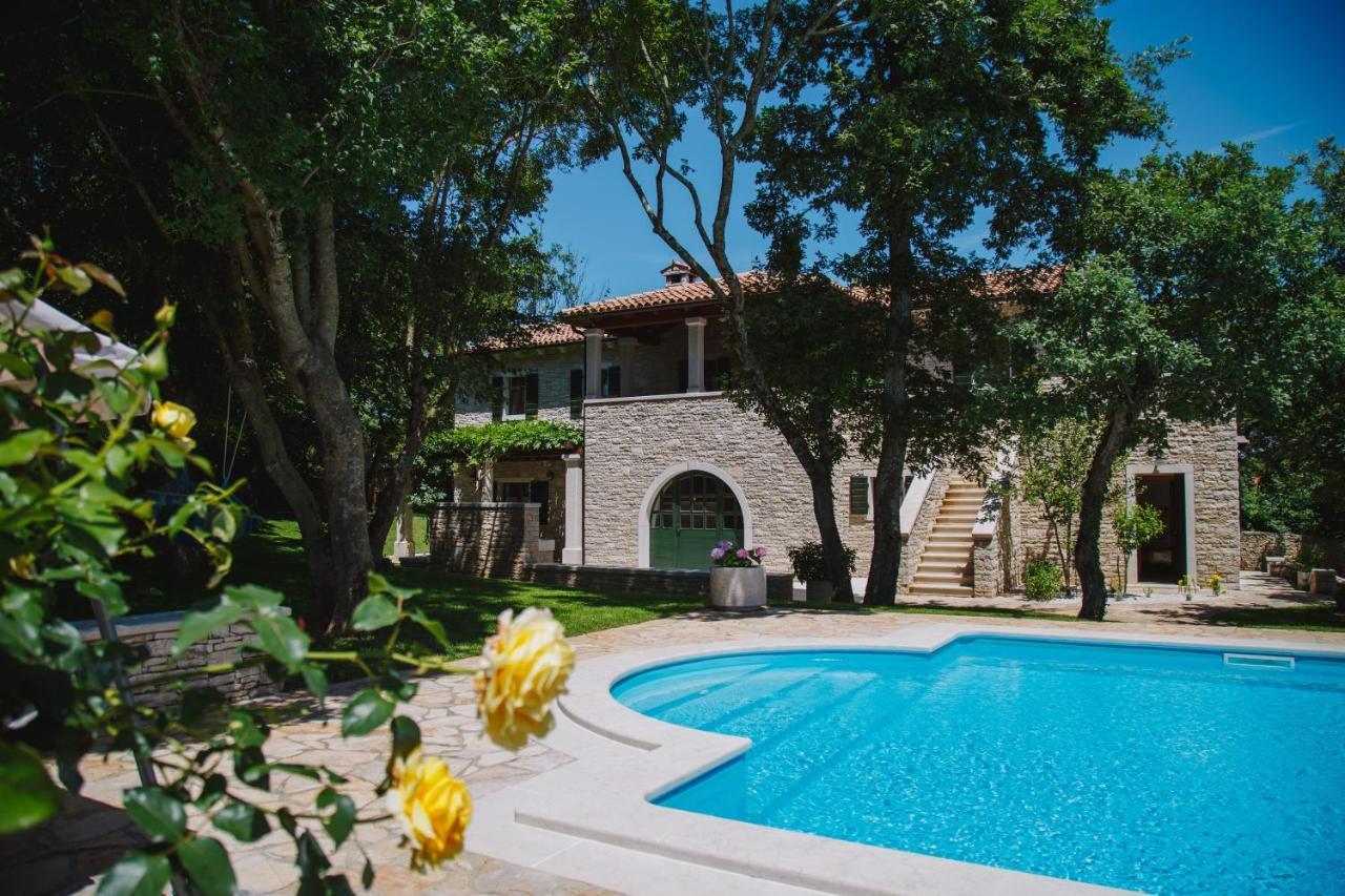 Villa Kringa Tinjan Exteriör bild